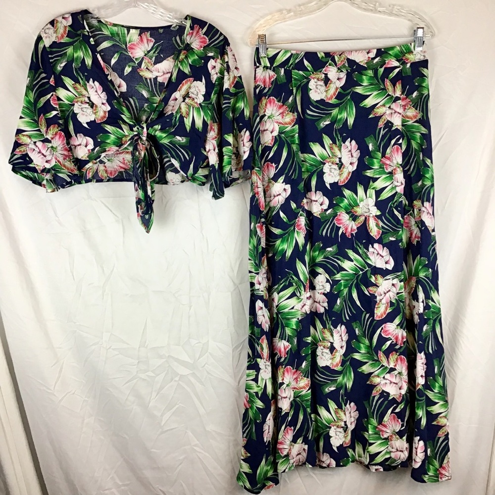 Navy Floral 2 piece Maxi Skirt Set 🛍